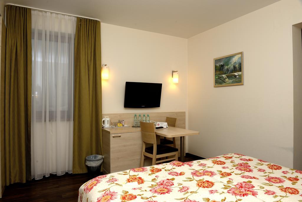 Hotel Nad Przelomem Sromowce Nizne Bagian luar foto